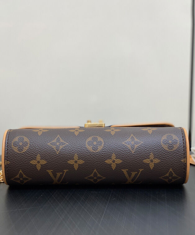 Louis Vuitton Pochette Camille M13566 Brown